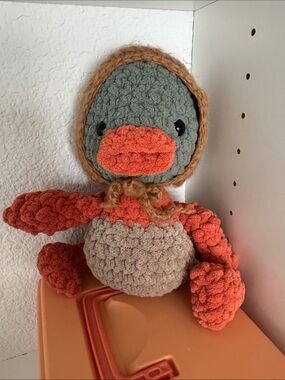 Hand crochet duck stuffy